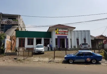 Rumah Pinggir Jalan Raya , Cocok untuk Resto,minimarket