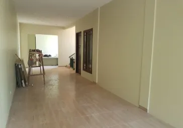 Bangunan masih gress.... cocok utk resto, salon, kantor