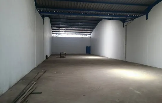 2 unit gudang daanmogot km 19 , dekat pabrik kertas pelita