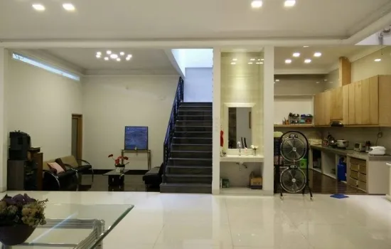 bagus KALIDERES LT 327m2 / LB 260m2 , timur