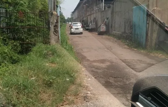 2 unit gudang daanmogot km 19 , dekat pabrik kertas pelita