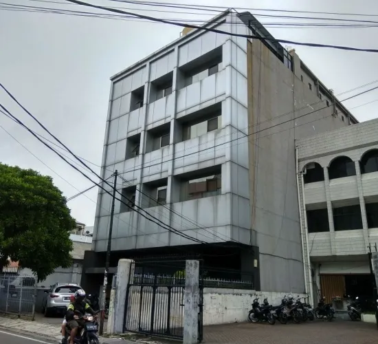 Gedung 5 lantai , lokasi bisnis jl Alaydrus. Lt 1300 m2.