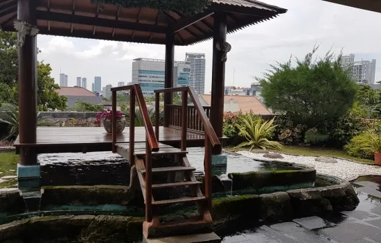 Rumah mewah dengan workshop jl perjuangan kebon jeruk jakbar