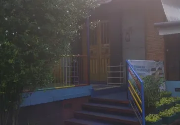 Gedung sekolah bagus lt 993m,taman luas