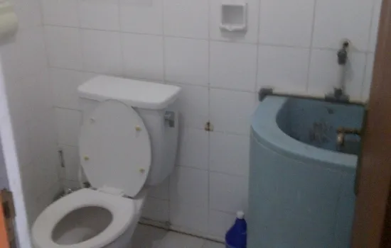 Gedung 4lt siap pakai 8x15 cocok utk showroom