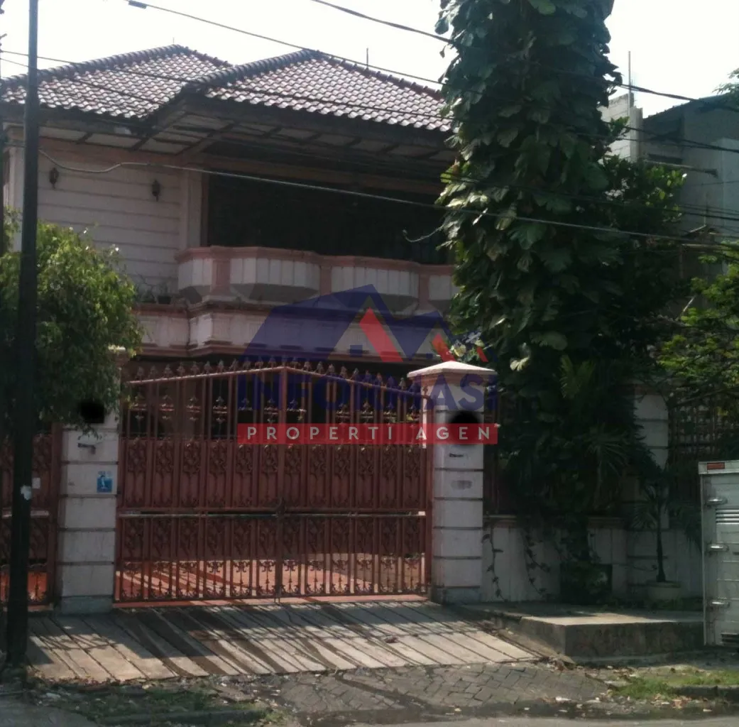 Rumah tua 2 lantai lokasi jalan raya
