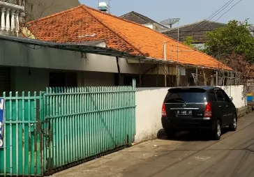 Rumah 1lt hdp utara barat luas 329 (30x11)m