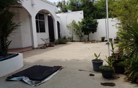 Rumah tua lokasi bagus sangat strategis dan nyaman