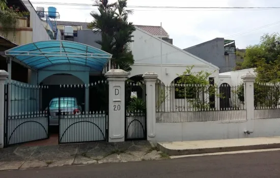 Rumah tua lokasi bagus sangat strategis dan nyaman