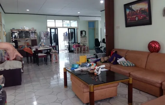 Rumah tua lokasi bagus sangat strategis dan nyaman
