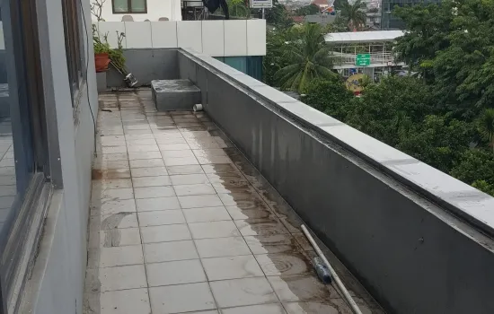 Kompleks Kedoya Elok Plaza huk  lebar 14 m hadap jalan raya