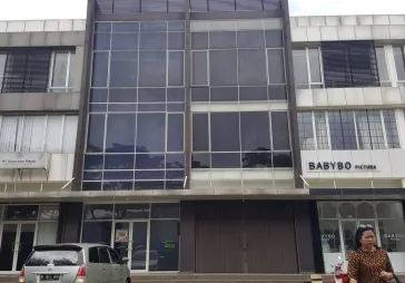 Ruko 3.5 Lantai Siap Usaha strategis hadap jalan raya