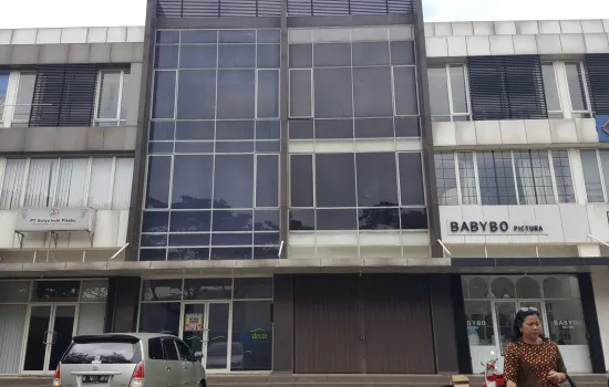 Ruko 3.5 Lantai Siap Usaha strategis hadap jalan raya