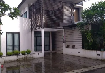 Rumah town house dengan swimming pool