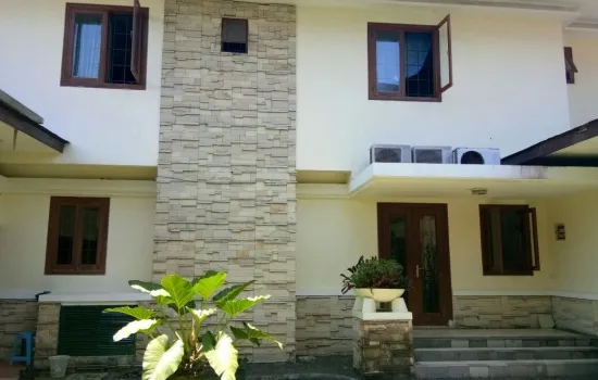 Asri nyaman bagus sekaki view gunung Rancamaya