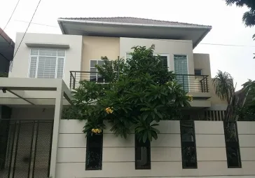 SUNRISE LT 312.5 / LB 450m2 ,  baru renovasi , dekat taman