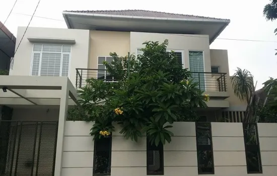 SUNRISE LT 312.5 / LB 450m2 ,  baru renovasi , dekat taman