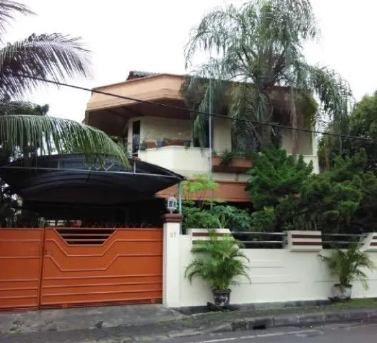 Rumah bagus siap huni,,semi furnis.lokasi tidak banjir