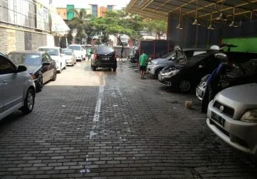 jl beringin karawaci lt 478m2 , saat ini cuci mobil