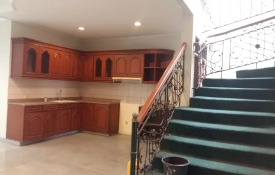 Rumah Classic full renovation 2lt rapi dan bagus