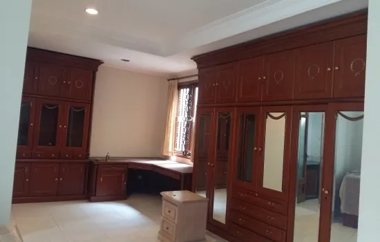 Rumah Classic full renovation 2lt rapi dan bagus