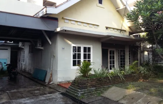 Rumah lama layak huni lokasi prime cbd jakarta barat