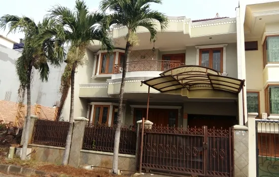 Rumah Classic full renovation 2lt rapi dan bagus