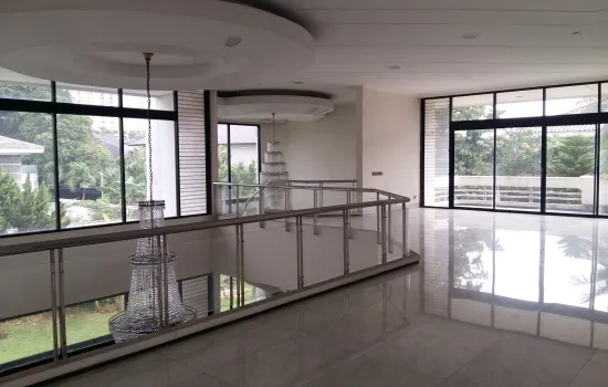Rumah Classic besar 2lt 5KT konstruksi kokoh