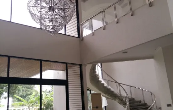 Rumah Classic besar 2lt 5KT konstruksi kokoh