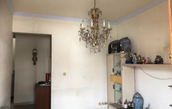 Rumah klasik 3.5 Lantai 4+1 KT 2 KM