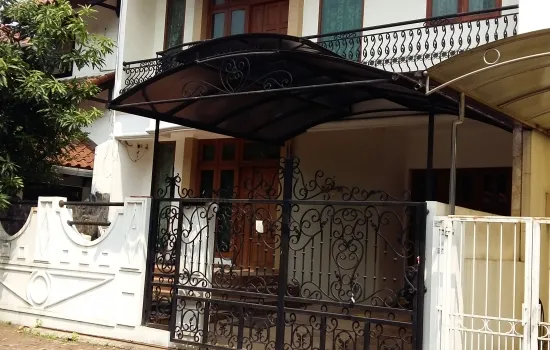 Rumah Cantik lokasi premium aman tenang dan nyaman bens banj