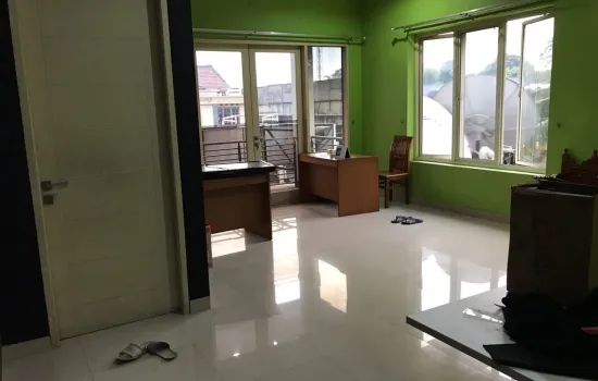 Ruko lantai 2 ada penyekat ruangan, Siap huni utk ktr
