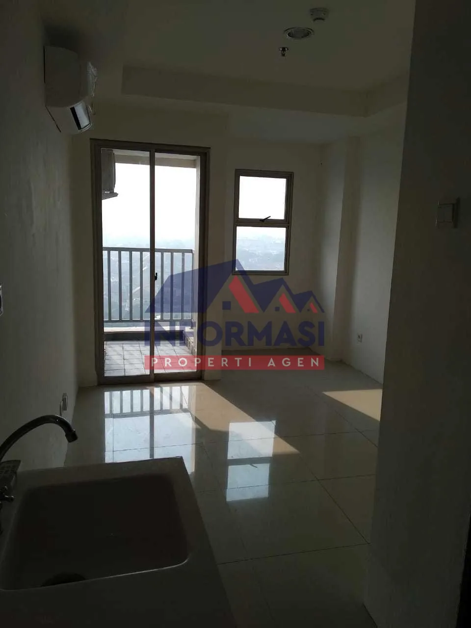 Unit baru,  hadap kota,  semi furnish,