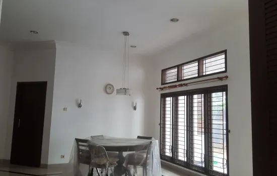 Rumah bagus siap huni. Kt.3 km.2 semi furnish