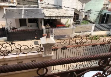 Rumah klasik 3.5 Lantai 4 1 KT 2 KM