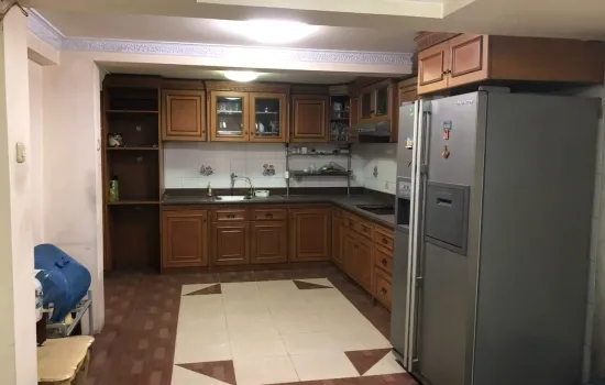 Rumah klasik 3.5 Lantai 4+1 KT 2 KM