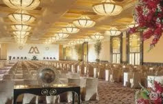 Hotel luxury Jl asia afrika Jakarta selatan