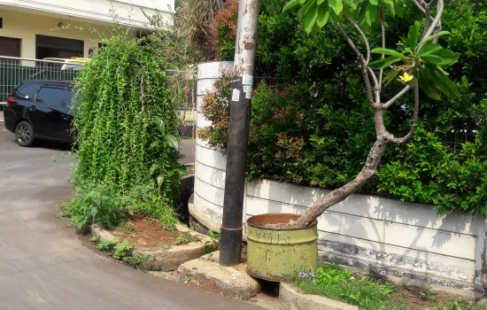 Rumah 2 lantai 3 kt 2 km 1 kp  bangunan sendiri