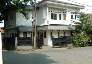 rumah strategis  petukangan utara kt4