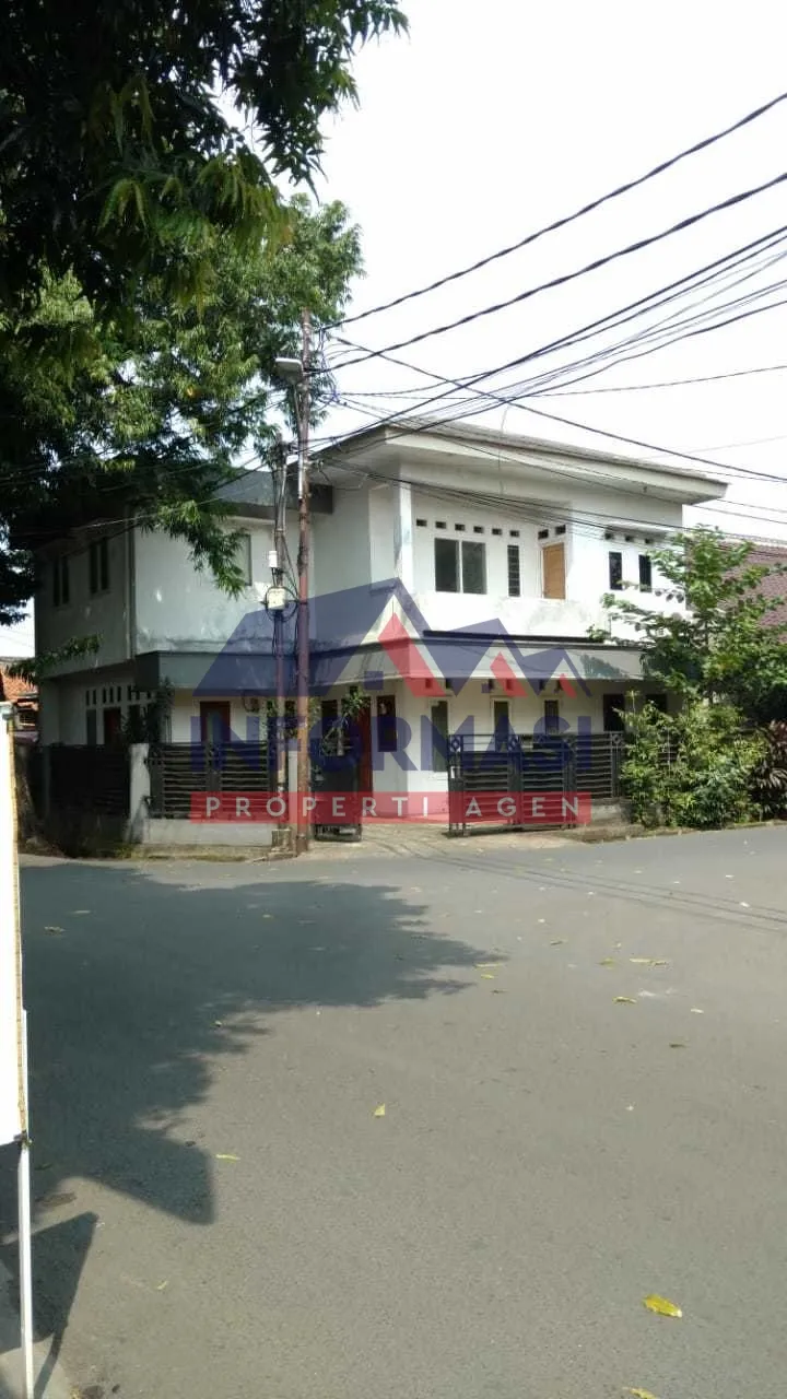 rumah strategis  petukangan utara kt4