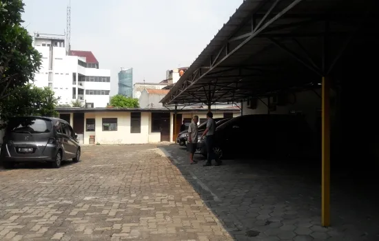 Rumah dan kost dengan lahan luas bisa siap bangun