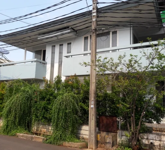 Rumah 2 lantai 3 kt 2 km 1 kp  bangunan sendiri