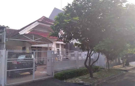 Rumah 1 lantai , 4 kamar tidur, 3 kamar mandi