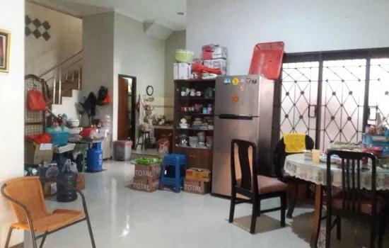 Rumah 11/2 lantai  3 KT  2 KM siap huni