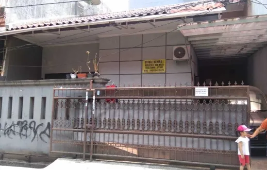 Rumah 11/2 lantai  3 KT  2 KM siap huni