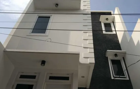 Rumah new gress minimalis 2.5lantai siap huni