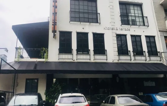 Ruko 3 lantai ex restorant terkenal siap pakai