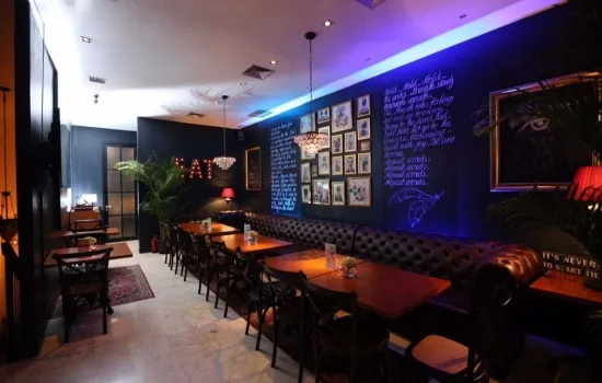 Ruko 3 lantai ex restorant terkenal siap pakai