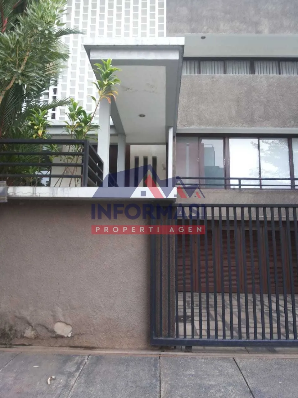 Rumah bagus , 2,5 lantai , 4KT , 3KM , siap huni Full Furnis