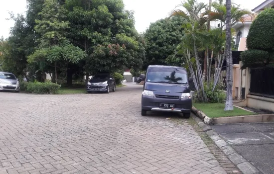 Rumah 2 lt  4 kt+1 2km+1 dekat taman